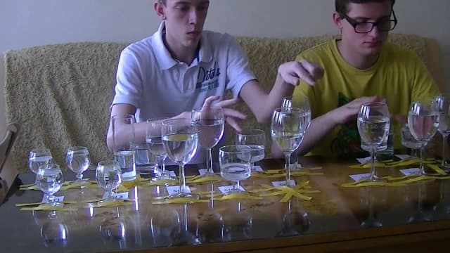 Eksperymenty z fizyki gimnazjum, które zaskoczą uczniów i ułatwią naukę Eksperymenty z fizyki gimnazjum, które zaskoczą uczniów i ułatwią naukę