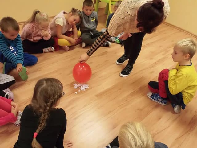 Eksperymenty z balonem w przedszkolu - 5 prostych i bezpiecznych zabaw Eksperymenty z balonem w przedszkolu - 5 prostych i bezpiecznych zabaw
