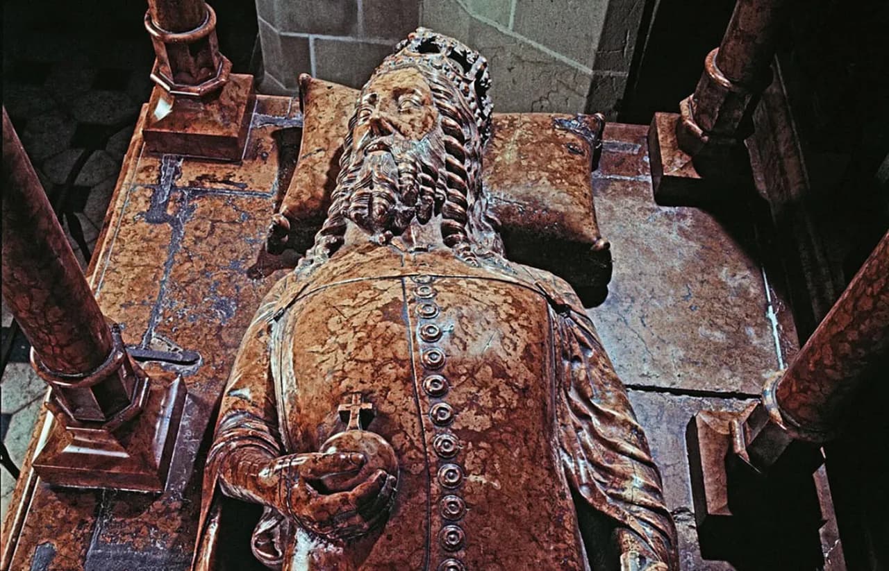 Ostatnim królem Polski z dynastii Piastów był Kazimierz III Wielki Ostatnim królem Polski z dynastii Piastów był Kazimierz III Wielki