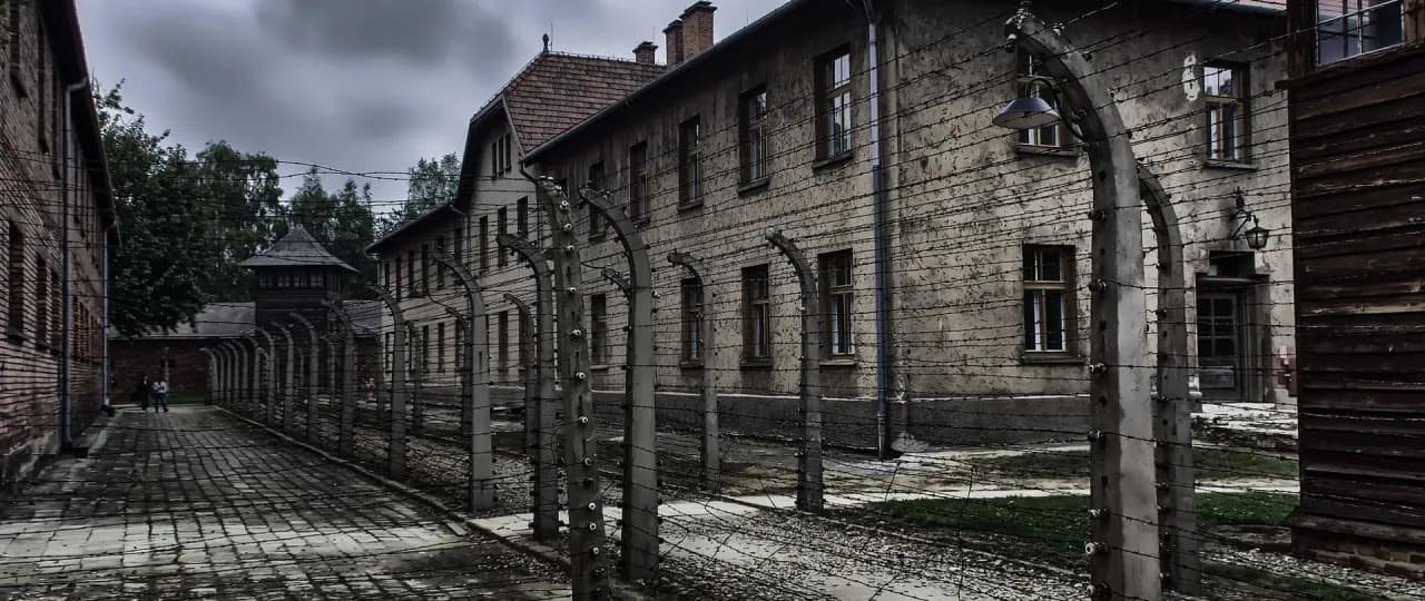 Jakie narodowości zginęły w Auschwitz? Prawda o ofiarach Holokaustu Jakie narodowości zginęły w Auschwitz? Prawda o ofiarach Holokaustu