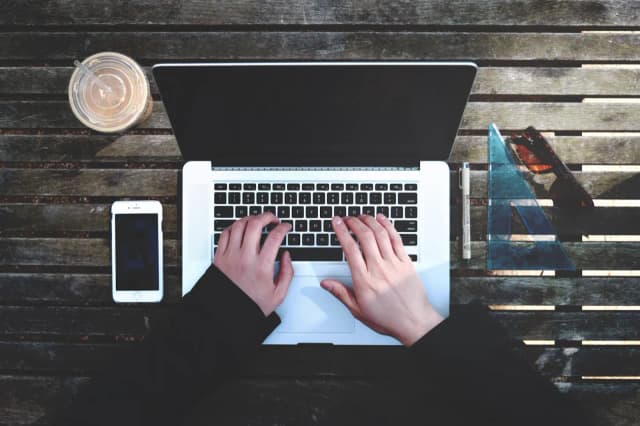 Netykieta w tekstach kultury: Jak zasady wpływają na relacje online Netykieta w tekstach kultury: Jak zasady wpływają na relacje online