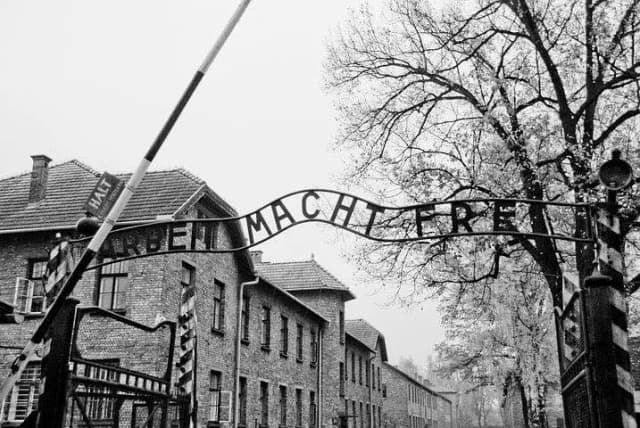 Brama Auschwitz gdzie jest - odkryj miejsce z napisem Arbeit Macht Frei Brama Auschwitz gdzie jest - odkryj miejsce z napisem Arbeit Macht Frei
