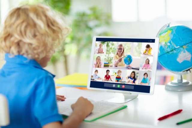 Zdalne nauczanie co to znaczy i jak wpływa na edukację w Polsce Zdalne nauczanie co to znaczy i jak wpływa na edukację w Polsce