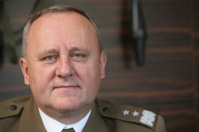 Bogusław Pacek generał: jego niezwykła kariera i osiągnięcia w wojsku Bogusław Pacek generał: jego niezwykła kariera i osiągnięcia w wojsku